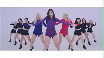 Loona odd eye circle girl front