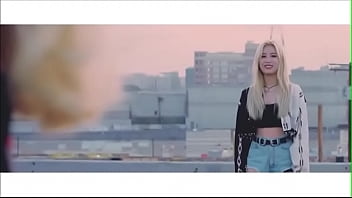 Loona odd eye circle girl front