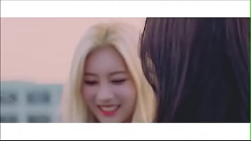Loona odd eye circle girl front