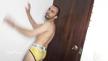 Chico Caliente Con Sexy Movimientos thumbnail