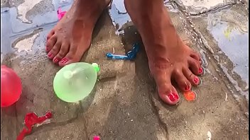 Foot fetish crushing water balloons with heels