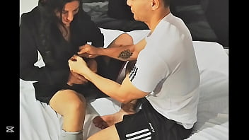 Abby atrapada y follada por polla gruesa