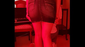 Je montre mon cul pendant qu il répare Je montre mon cul pendant qu il répare