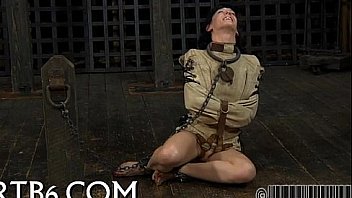 Upside Down Chick Gives Blowjob thumbnail