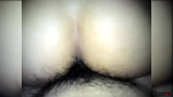 Anal mi vecina quería saber que se siente por atrás y solita se lo metió en el culo al principio le dolió pero al final me miró con una cara de satisfacción y hasta quería más