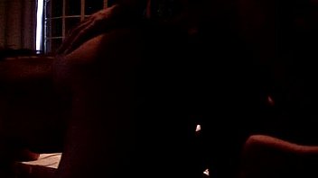 Esposa de quatro gemendo gostoso com buceta molhada woman by four fucking