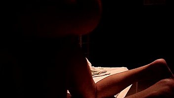 Esposa de quatro gemendo gostoso com buceta molhada woman by four fucking