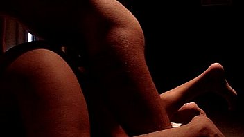 Esposa de quatro gemendo gostoso com buceta molhada woman by four fucking