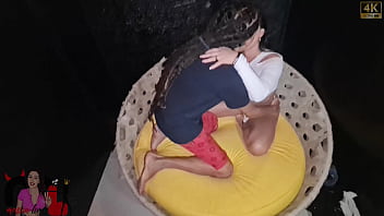 Pau monstruoso encontra casada gostosa no swing e fode com ela sem camisinha com todo mundo olhando Pau monstruoso encontra casada gostosa no swing e fode com ela sem camisinha com todo mundo olhando