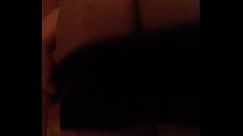 Quitandome el pantalon mi culo