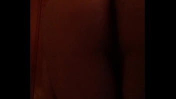 Quitandome el pantalon mi culo