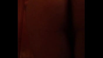 Quitandome el pantalon mi culo