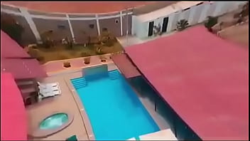 Se pajea para su gil