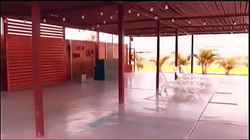 Se pajea para su gil