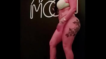 Ela adora se mostrar