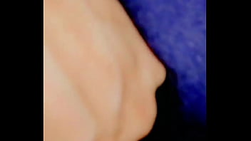 Nos salimos de clases para ir a follar en mi casa le hago su primer squirt