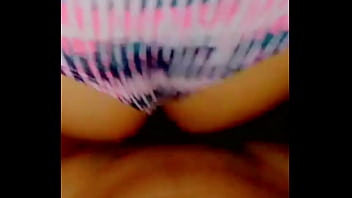 Nos salimos de clases para ir a follar en mi casa le hago su primer squirt