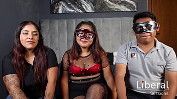 Cuckold Vuelve A Su Esposa Cornuda Con Una Chica Unicornio Y Terminan En Trio thumbnail