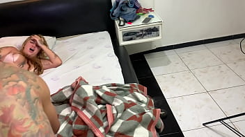 Assisti minha esposa dando para 2 dotados ela não aguentou o anal gritou muito