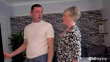 Horny british mature chantelleblue tempts tv repairman