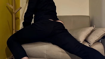 Voglio sborrarti in bocca e leccarti ovunque sborrata e gemiti con dialoghi sporchi trova le mutandine della sorella che odorano di figa