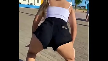 Gostosa dancando funk