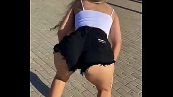 Gostosa dancando funk