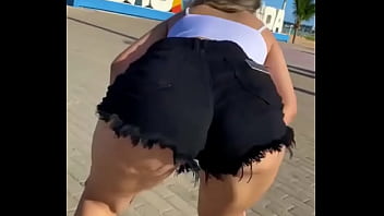 Gostosa dancando funk