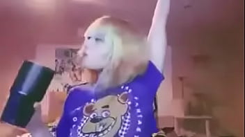 Ayuden samaritanos a buscar a esta chiquilla de buenos muslos