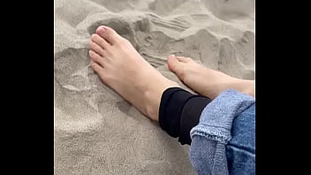 Feet on the sand pies sobre la arena Feet on the sand pies sobre la arena