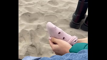 Feet On The Sand Pies Sobre La Arena thumbnail
