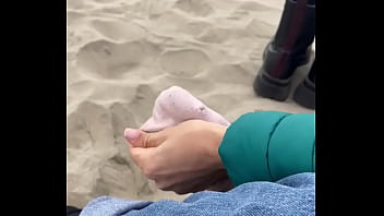 Feet On The Sand Pies Sobre La Arena thumbnail