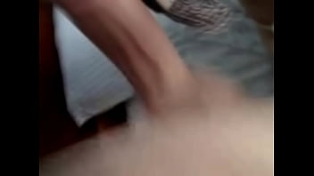 Legata la ochi si cu acadeaua cea mare in guritza