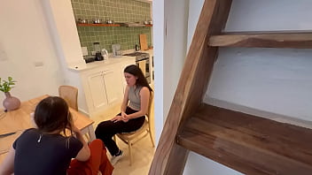 Cámara graba a mi esposa siendomé infiel con la perra de su mejor amiga