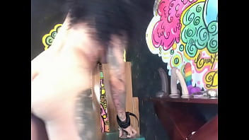 Joven arrecha se imagina que juega con un dildo pensansdo en el tuyo