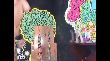 Joven arrecha se imagina que juega con un dildo pensansdo en el tuyo