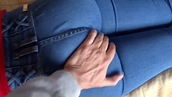 I enjoy my stepmom's ass she can't take it anymore and masturbates in front of me