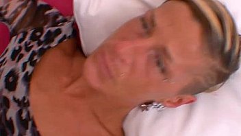 Mature squirting folle de sexe