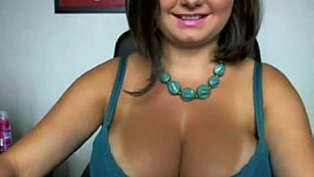 Milfs only reveals her tits