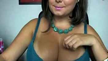 Milfs only reveals her tits