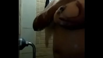 Anya Bathing 01 thumbnail