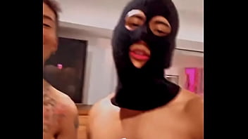 Acá grabando cositas nuevas con mi parcero angelitocruzx que les gustaría que hiciéramos juntos en el próximo