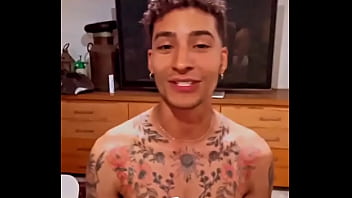 Acá grabando cositas nuevas con mi parcero angelitocruzx que les gustaría que hiciéramos juntos en el próximo