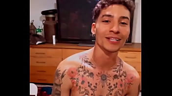 Acá grabando cositas nuevas con mi parcero angelitocruzx que les gustaría que hiciéramos juntos en el próximo