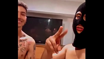 Acá grabando cositas nuevas con mi parcero angelitocruzx que les gustaría que hiciéramos juntos en el próximo