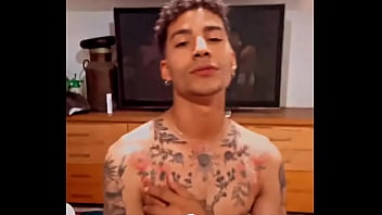 Acá grabando cositas nuevas con mi parcero angelitocruzx que les gustaría que hiciéramos juntos en el próximo