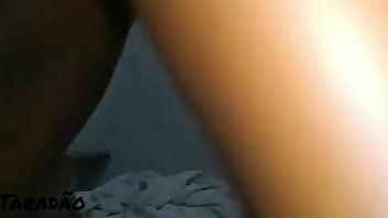 Preta safada gemendo no pau