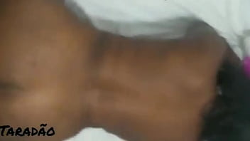 Preta safada gemendo no pau