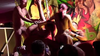 Mary rider si scopa lo stallone spagnolo salva da silva al salone erotico di barcellona