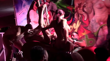 Mary rider si scopa lo stallone spagnolo salva da silva al salone erotico di barcellona